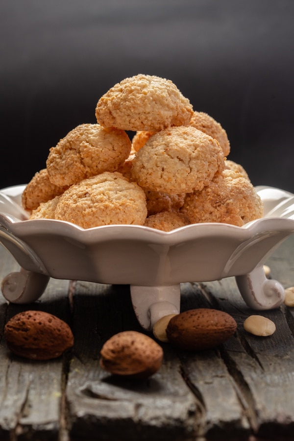 Crunchy Amaretti Cookies: Recipe & Buying Guide
