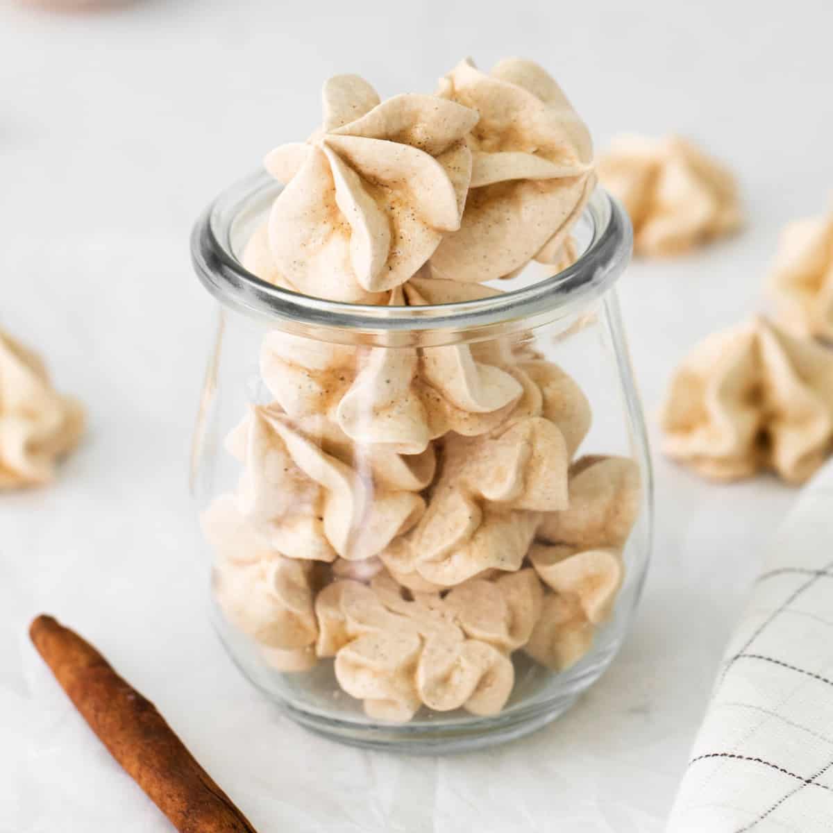 Cinnamon Cookies-and-Cream Meringues Recipe