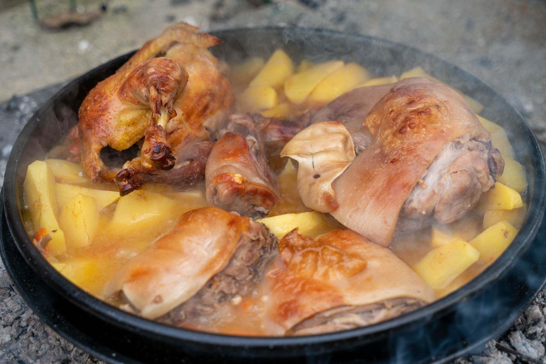 Chicken Dutch Oven Recipes: Easy Baking Tips for Cozy Meals