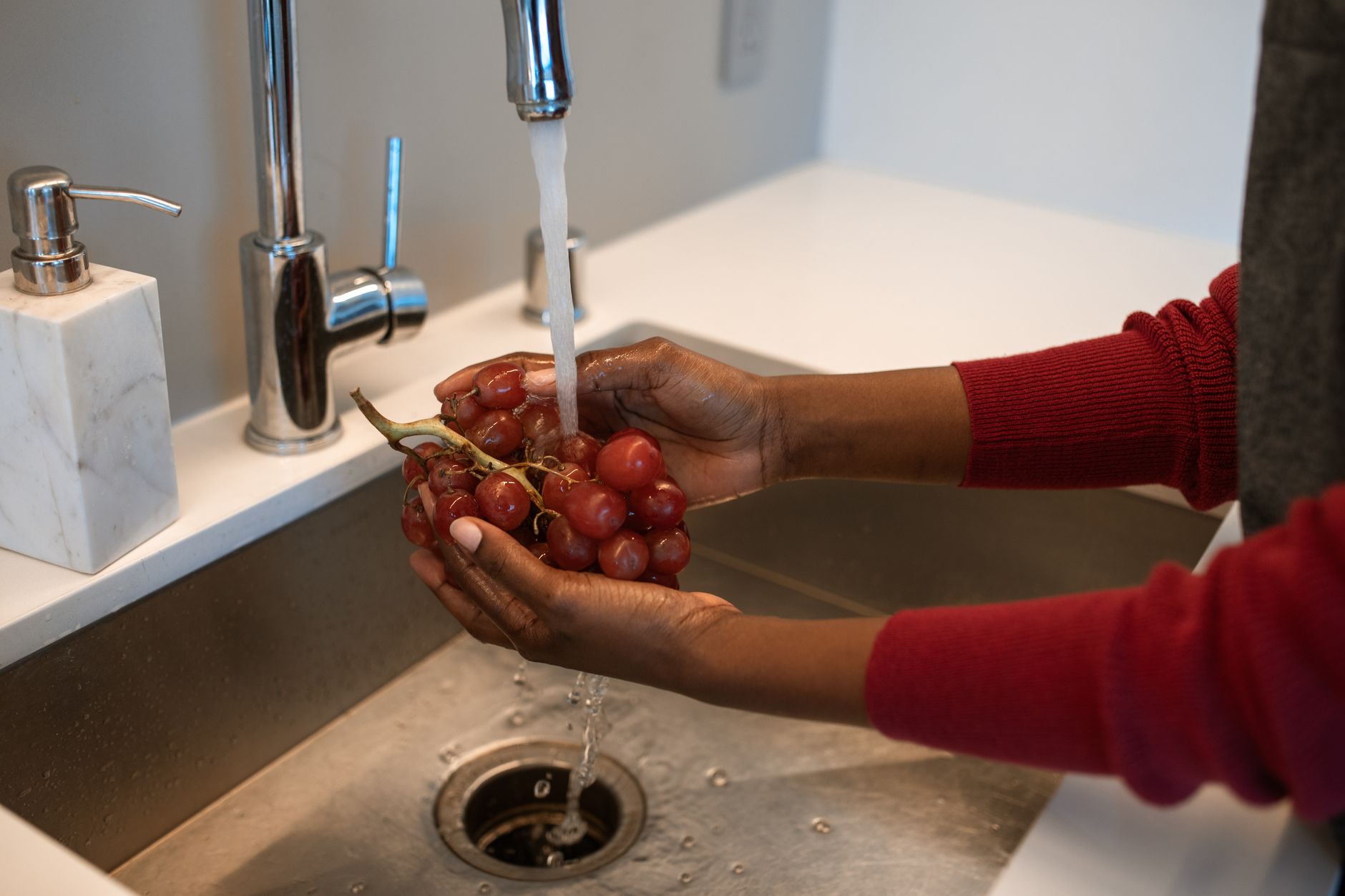 How To Clean Grapes Using These 3 Easy Methods