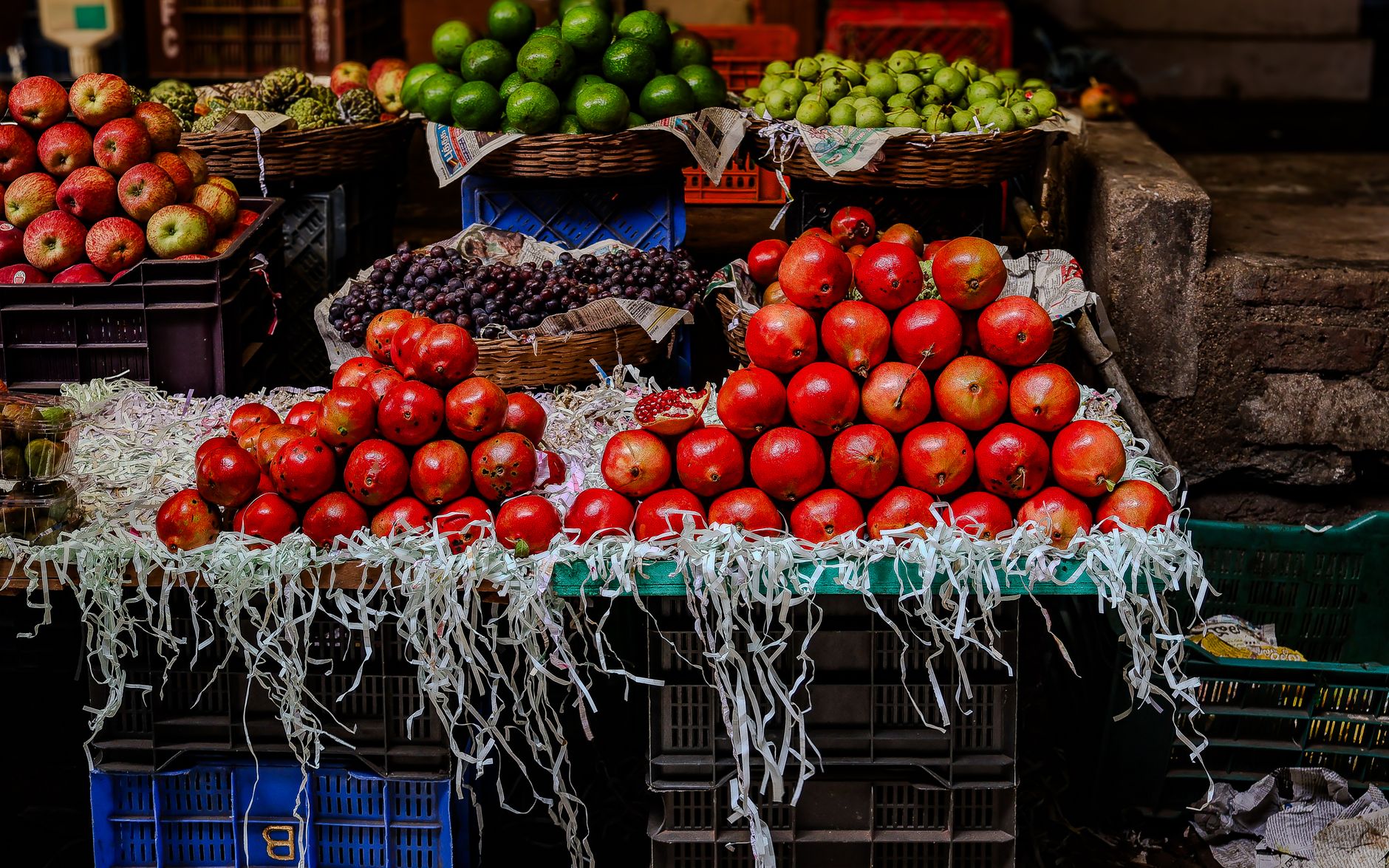 How to Eat Pomegranate Without Making a Giant Mess