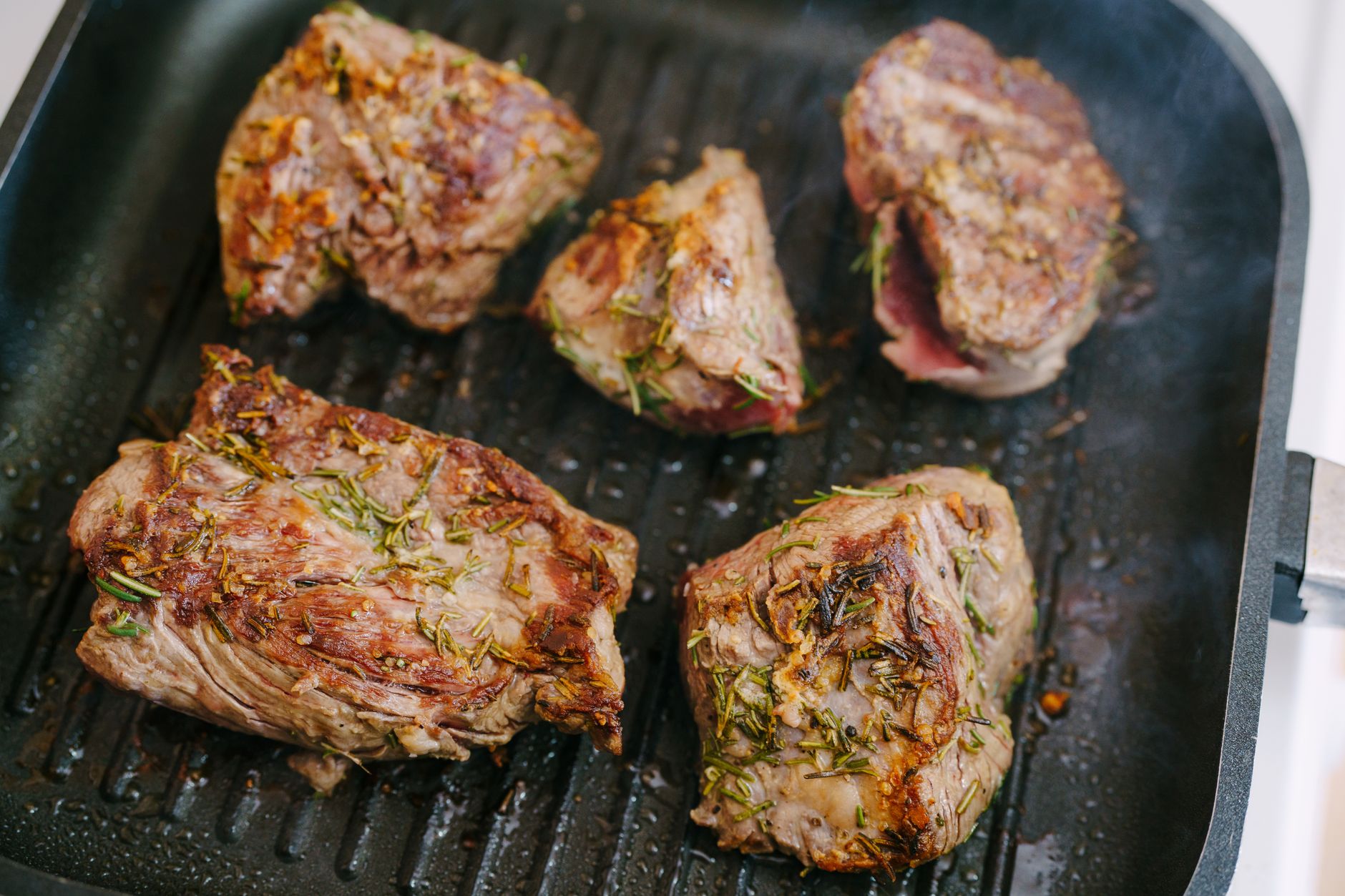 A Foolproof Guide To Reheat Leftover Steak Perfectly