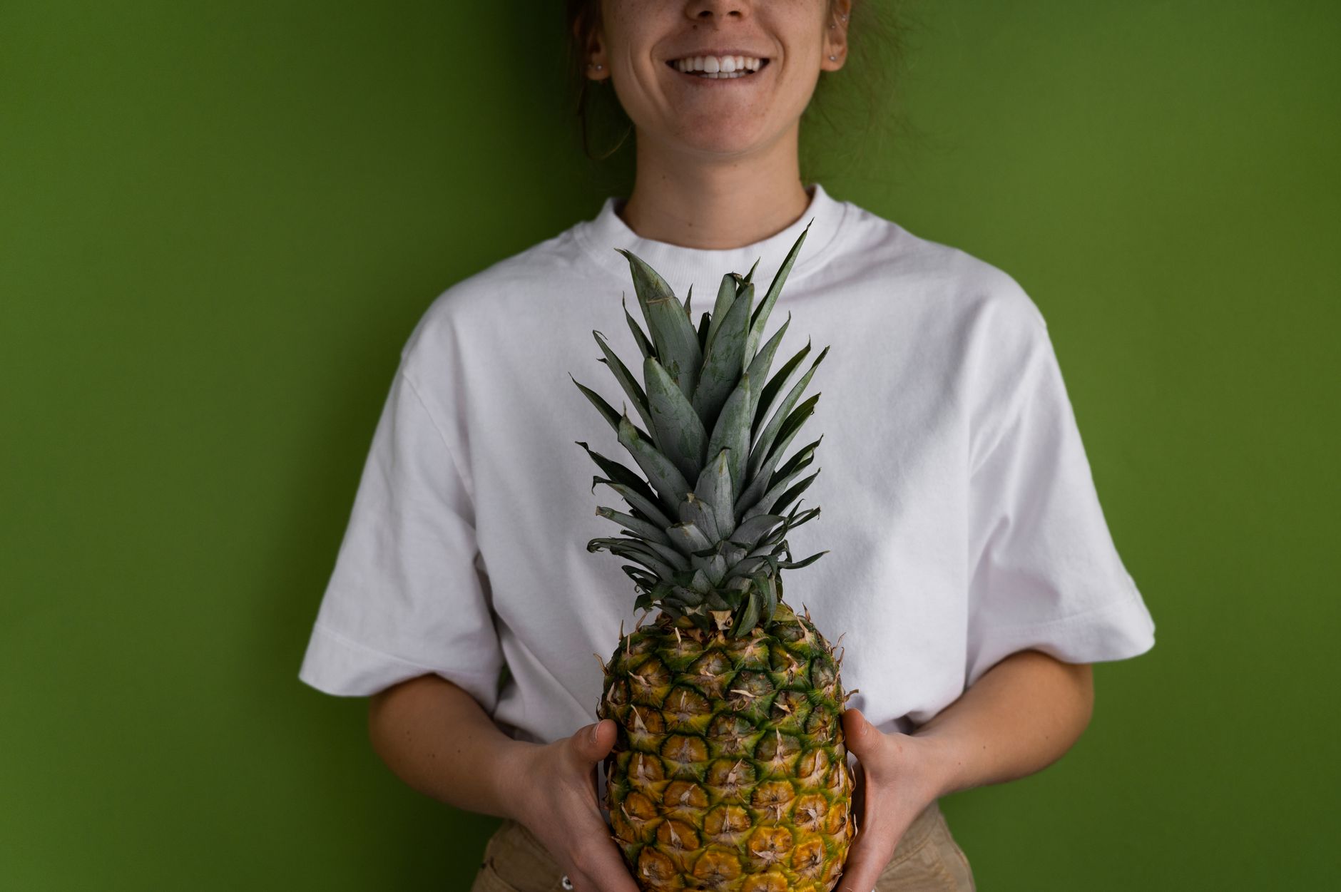 How To Tell If Pineapple Is Ripe Before Cutting It Open