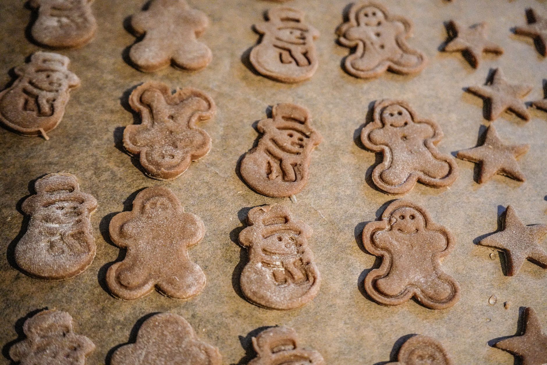 2 Easy Molasses Substitute Options for Baking and Cooking