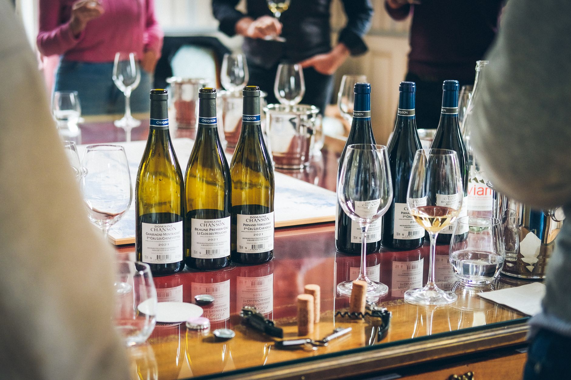 Why You Should Avoid the Habit to Sniff Wine Cork