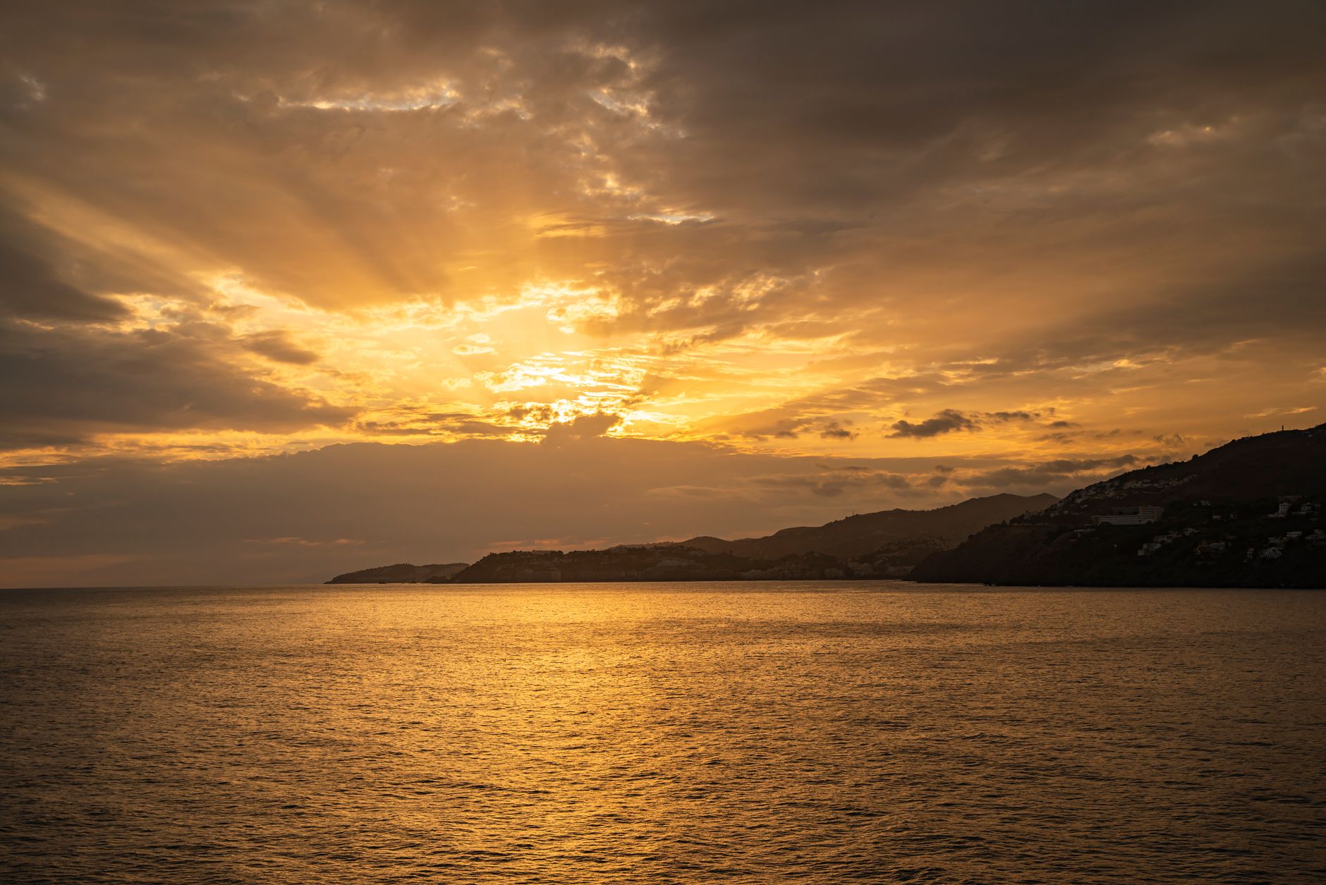 Tequila Sunrise vs Sunset: Key Differences and Recipes Explained
