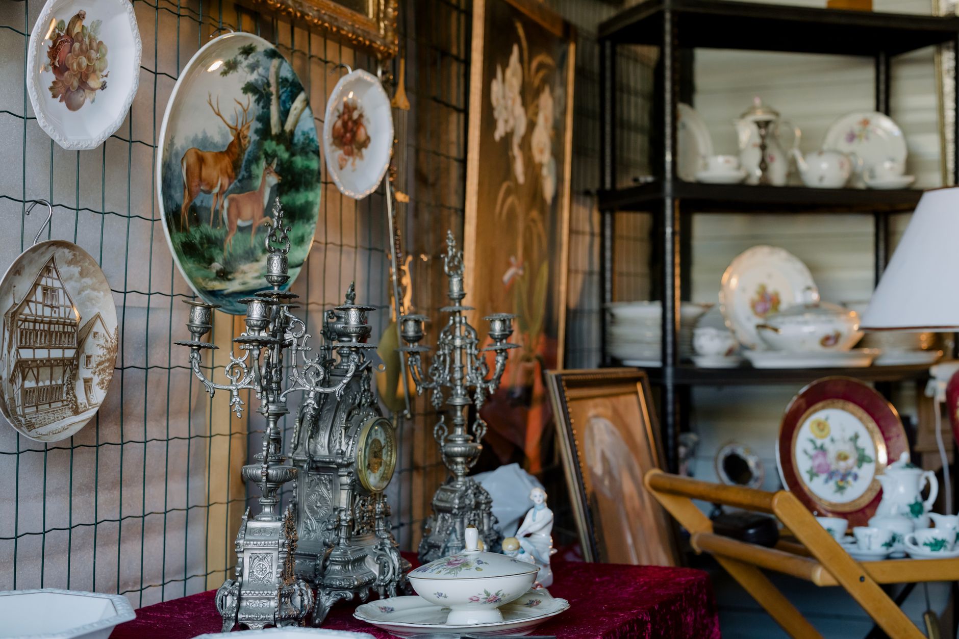 Vintage Dishware: Discovering Timeless Charm and Value