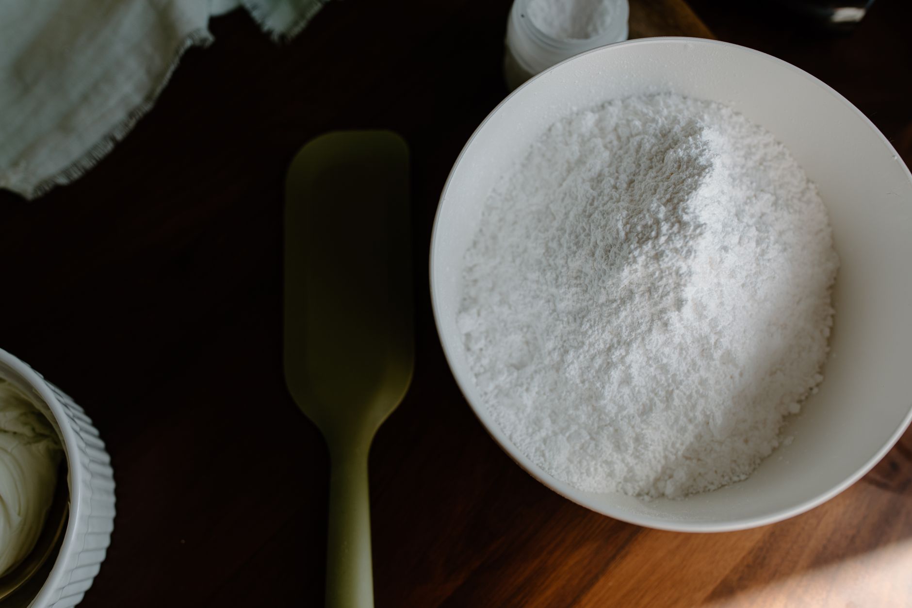 Cake Flour Substitute: Easy Solutions for Perfectly Tender Cakes