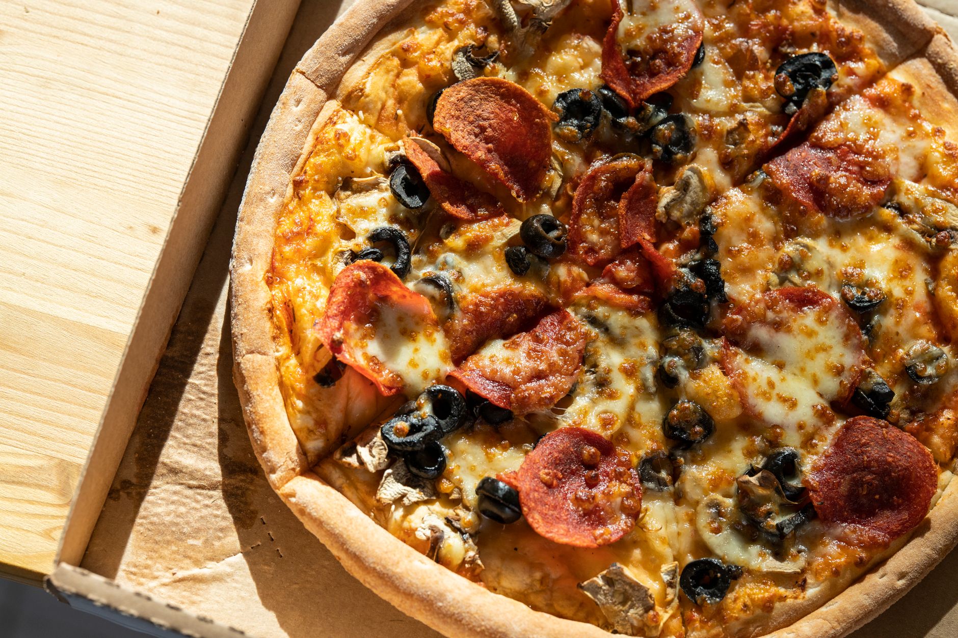The Pizza Hut Crust Style We're Sad To Say Is The Worst of the Worst