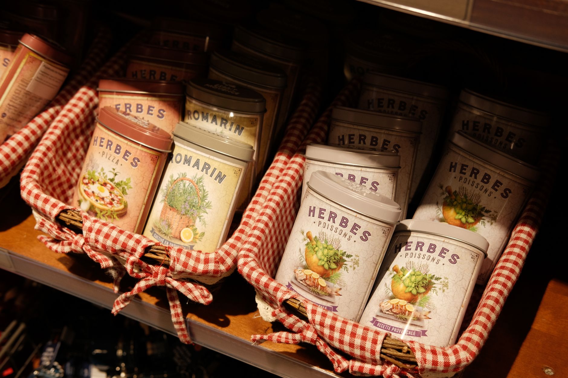 Rustic Kitchen Basket: Stylish Storage with a Charming Vintage Vibe