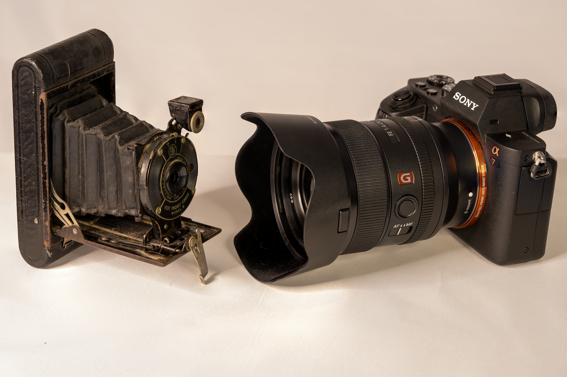 Vintage vs Antique: Understanding the Key Differences