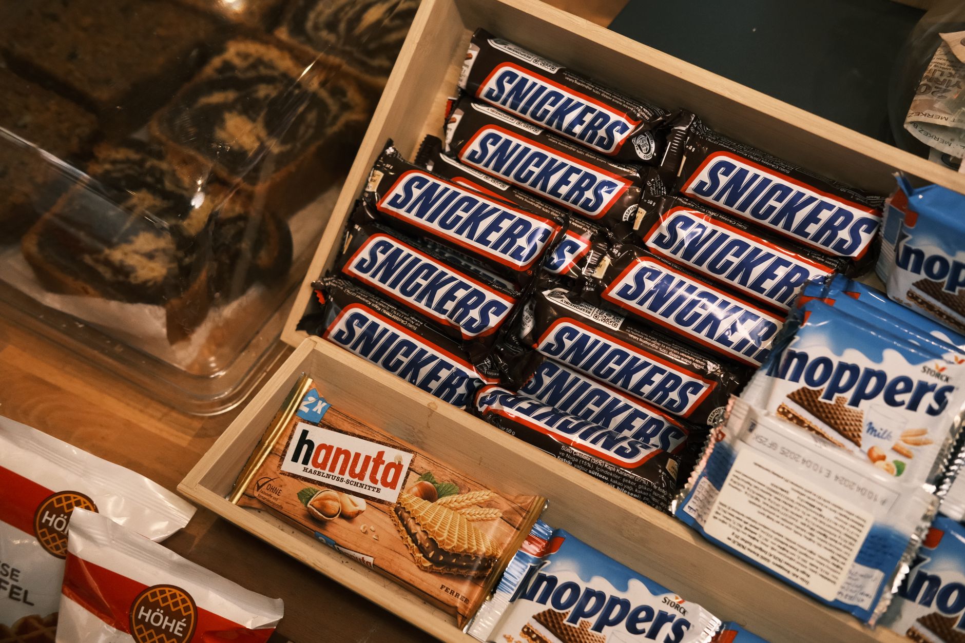 Popular Canadian Snacks - A Complete Buying Guide