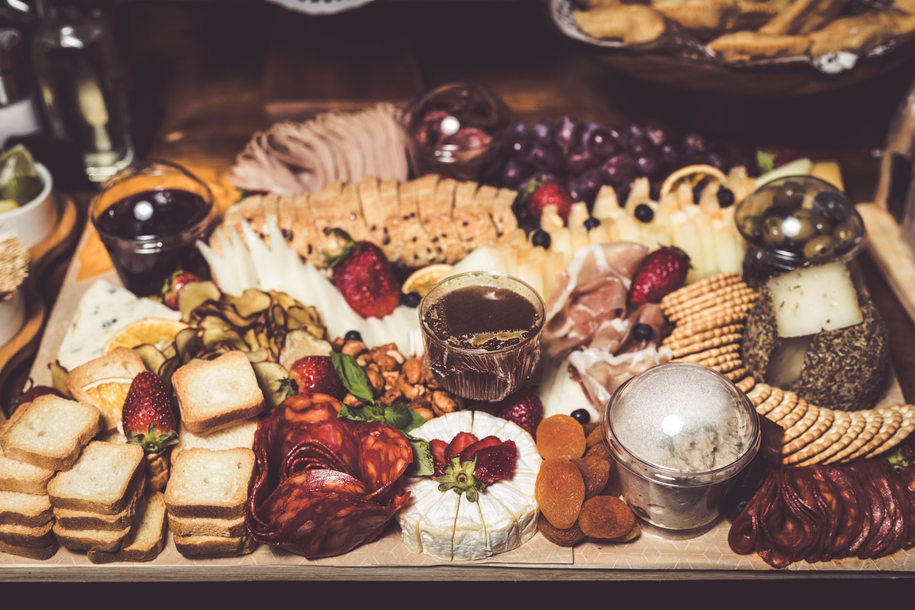 14 Best Wedding Food Ideas To Build A Crowd-Pleasing Menu